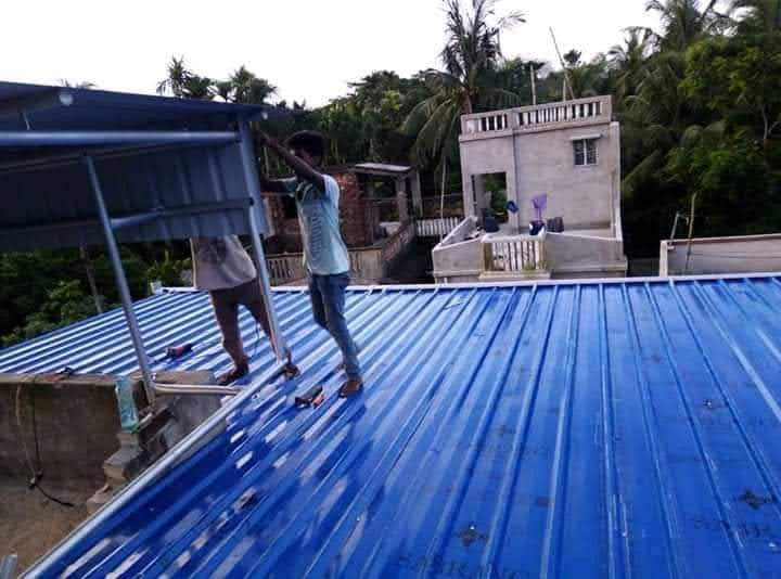 ছাদে টিনের শেড